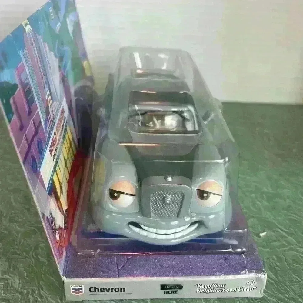 The Chevron Cars Leo Limo 25th Edition Vehicle 2000 Silver Chevron New in Box - Picture 2 of 4